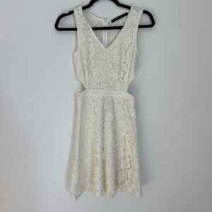 Lace Dress cut out // Off White Size XXS